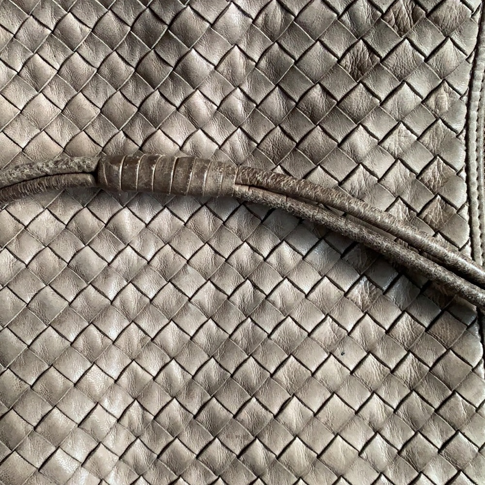 Bottege Veneta Large Intrecciate Crossbody - Picture 11 of 13